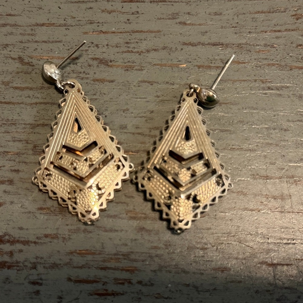 Silver Tone Geometric Filigree Kite Drop Earrings Textured Chevron Dangle Post